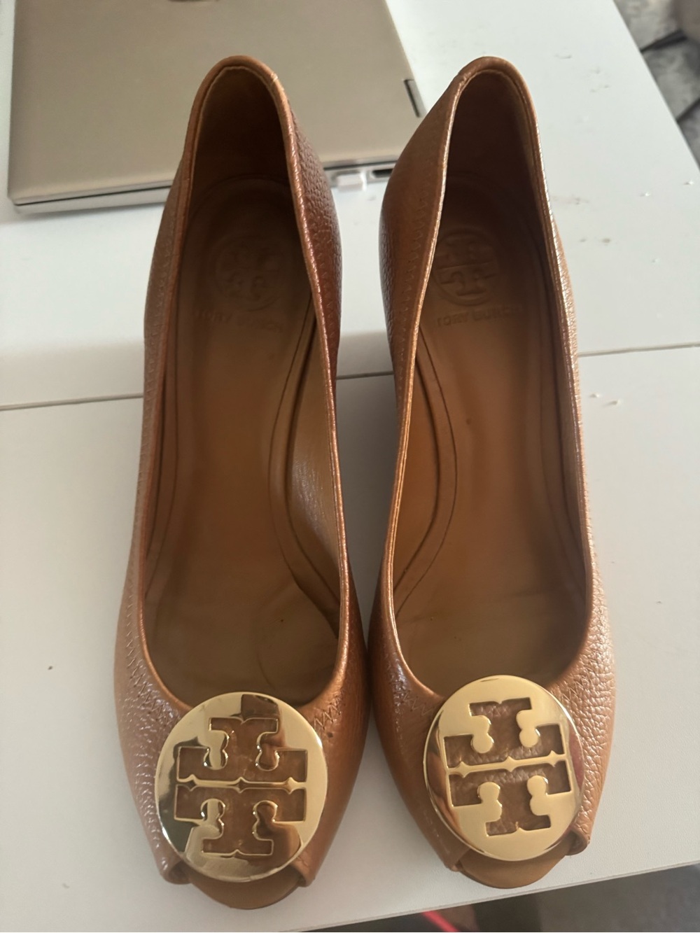 Tory Burch Brown Leather Peep-Toe Pumps with Gold Logo